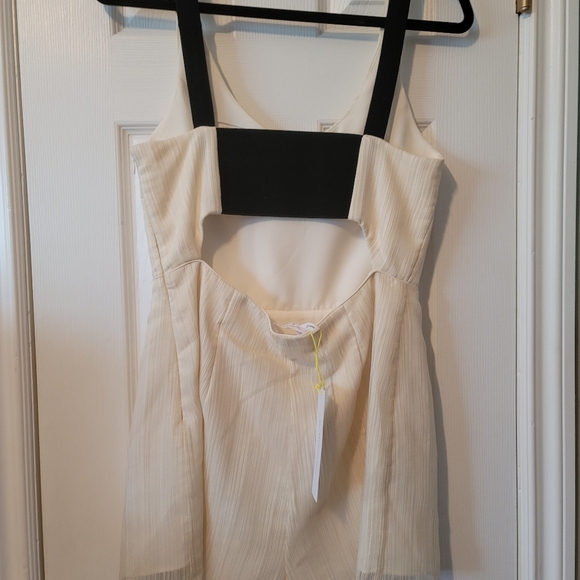 BNWT BCBGeneration off white Romper size 8 - Picture 7 of 7